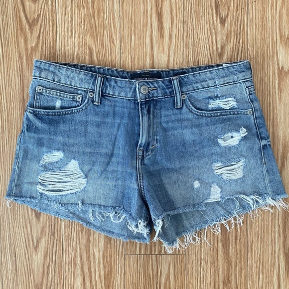 Lucky Brand The Cut Off Distressed Denim Raw Hem Fringe Jean Shorts - Picture 2 of 5